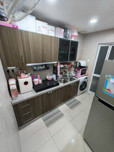 Service Residence for Sale at D'Secret Garden (Pangsapuri Kempas Indah) - Daniel Yong - Kitchen - PropertyGuru.com.my
