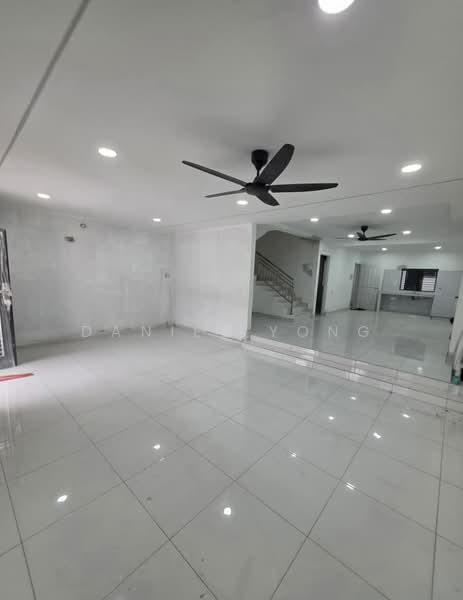 2-storey Terraced House for Sale in Taman Bukit Mewah (Tampoi) - Daniel Yong - Living Room - PropertyGuru.com.my