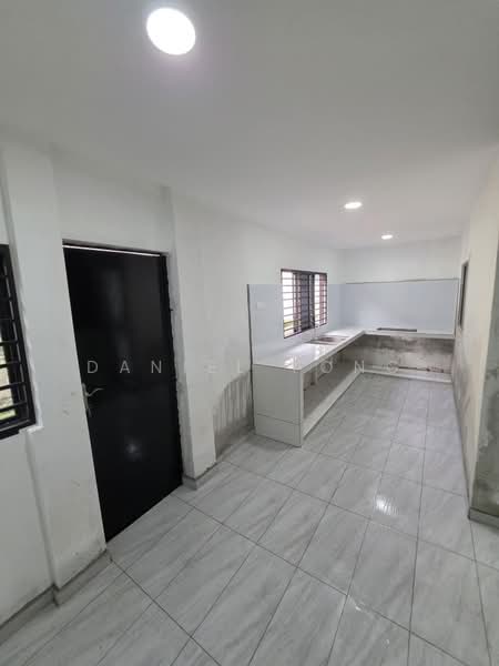 2-storey Terraced House for Sale in Taman Bukit Mewah (Tampoi) - Daniel Yong - Kitchen - PropertyGuru.com.my