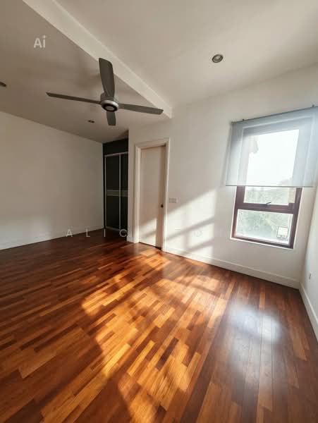 Kondominium untuk Dijual di Surian Condominium - Alice Tong - Bedroom - PropertyGuru.com.my