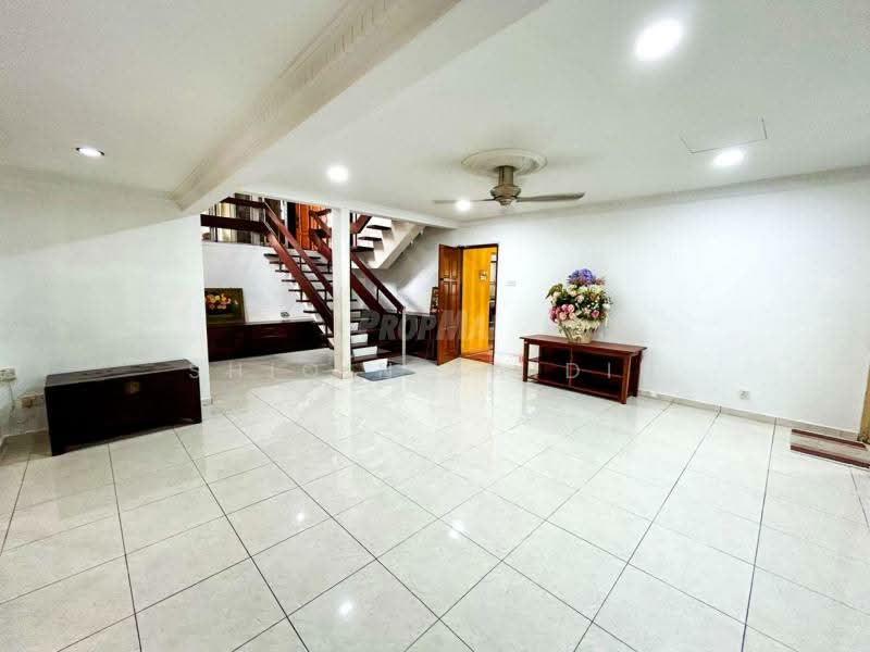 Rumah Banglo untuk Dijual di Seksyen 11 (Shah Alam) - Shiqin Saidin - Living Room - PropertyGuru.com.my