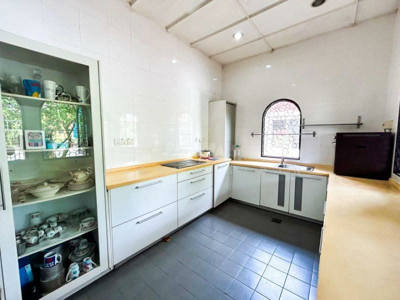 Rumah Banglo untuk Dijual di Seksyen 11 (Shah Alam) - Shiqin Saidin - Kitchen - PropertyGuru.com.my