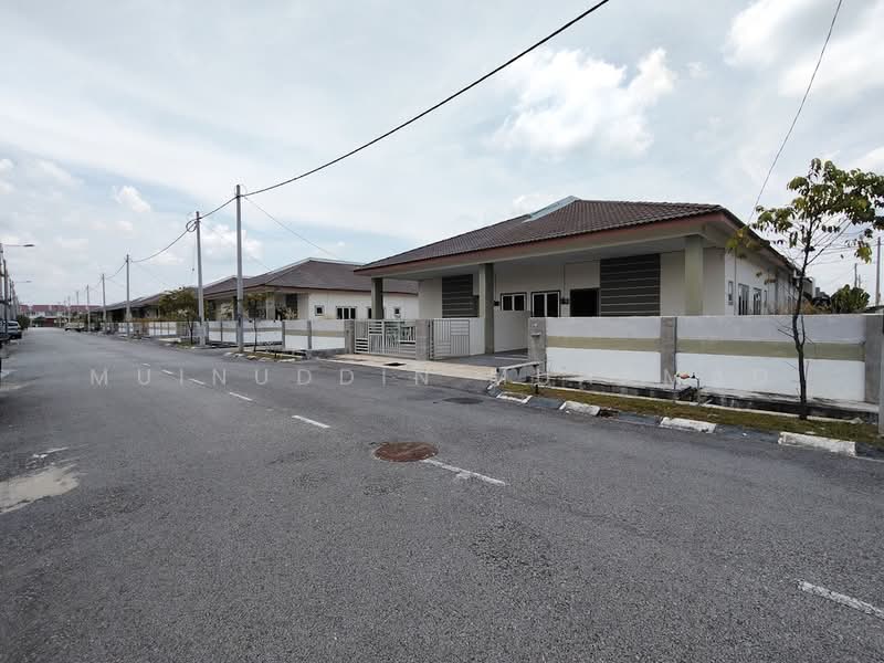 Cluster House for Sale in Sitiawan (Perak) - Muinuddin Muhamad - Exterior - PropertyGuru.com.my