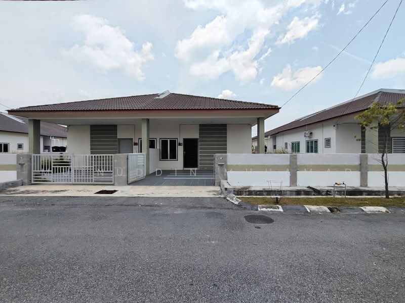Cluster House for Sale in Sitiawan (Perak) - Muinuddin Muhamad - Exterior - PropertyGuru.com.my