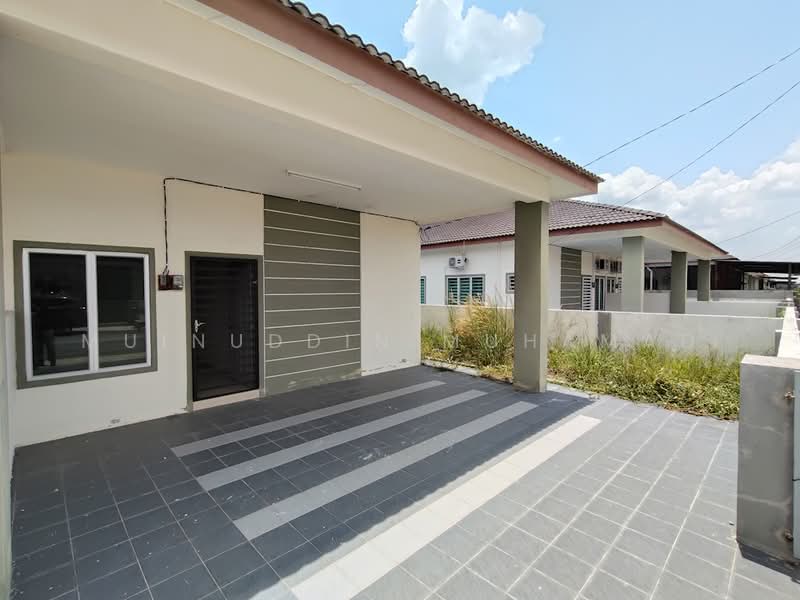 Cluster House for Sale in Sitiawan (Perak) - Muinuddin Muhamad - Exterior - PropertyGuru.com.my