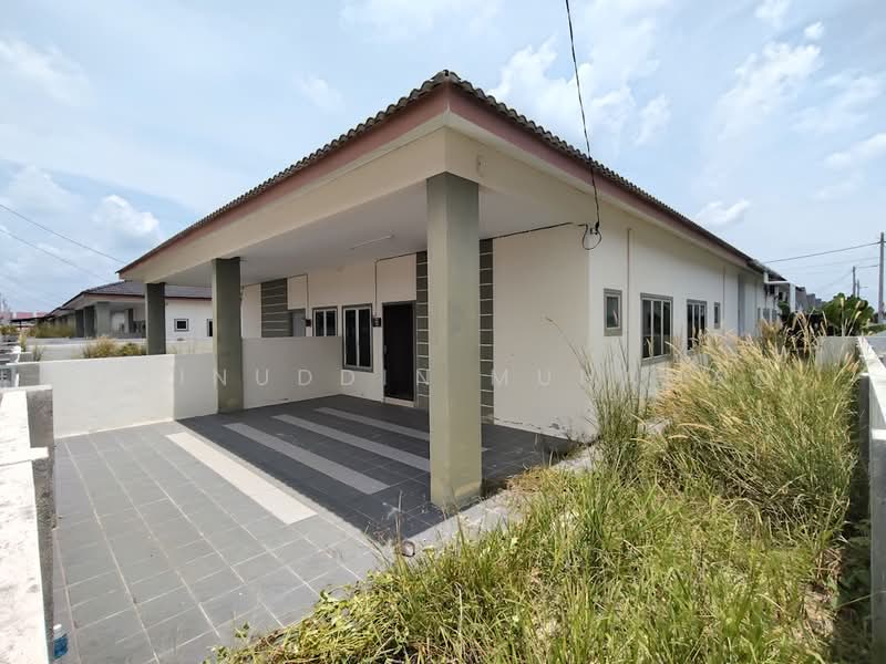 Cluster House for Sale in Sitiawan (Perak) - Muinuddin Muhamad - Exterior - PropertyGuru.com.my
