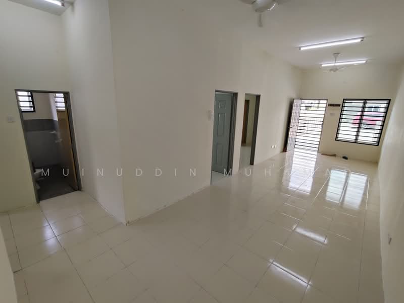 Cluster House for Sale in Sitiawan (Perak) - Muinuddin Muhamad - Living Room - PropertyGuru.com.my