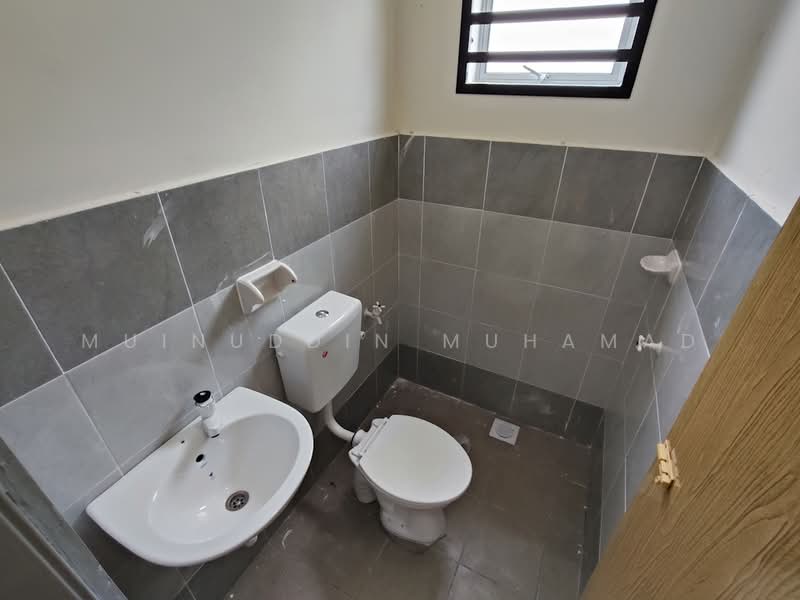 Cluster House for Sale in Sitiawan (Perak) - Muinuddin Muhamad - Bathroom - PropertyGuru.com.my