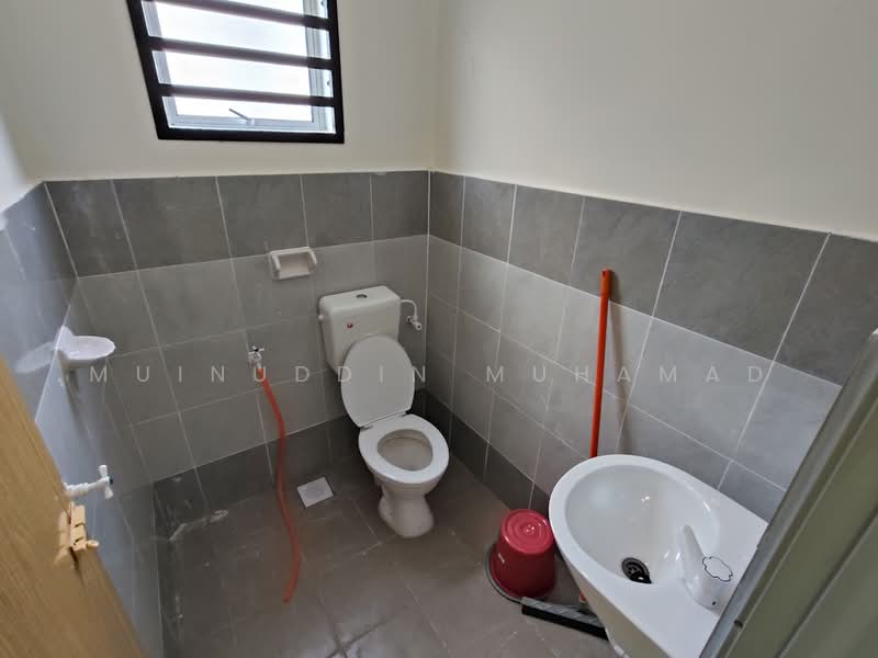 Cluster House for Sale in Sitiawan (Perak) - Muinuddin Muhamad - Bathroom - PropertyGuru.com.my