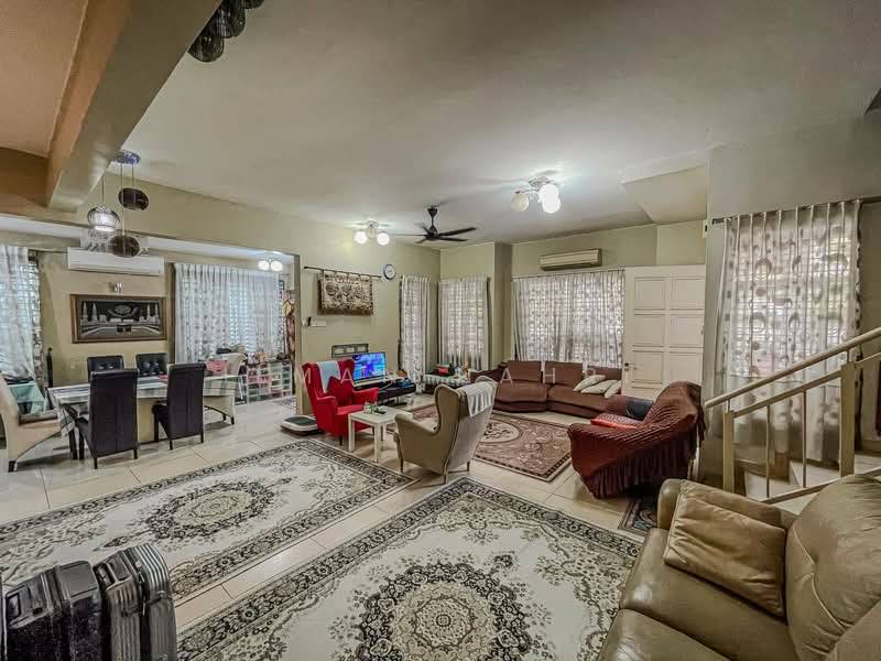 2-storey Terraced House for Sale in D'alpinia (Puchong) - Ilman Nahri - Living Room - PropertyGuru.com.my