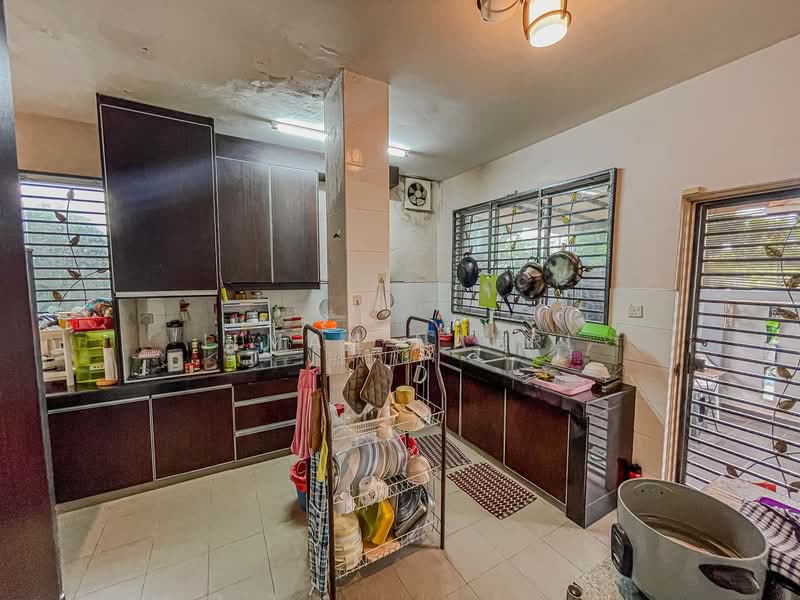 2-storey Terraced House for Sale in D'alpinia (Puchong) - Ilman Nahri - Kitchen - PropertyGuru.com.my