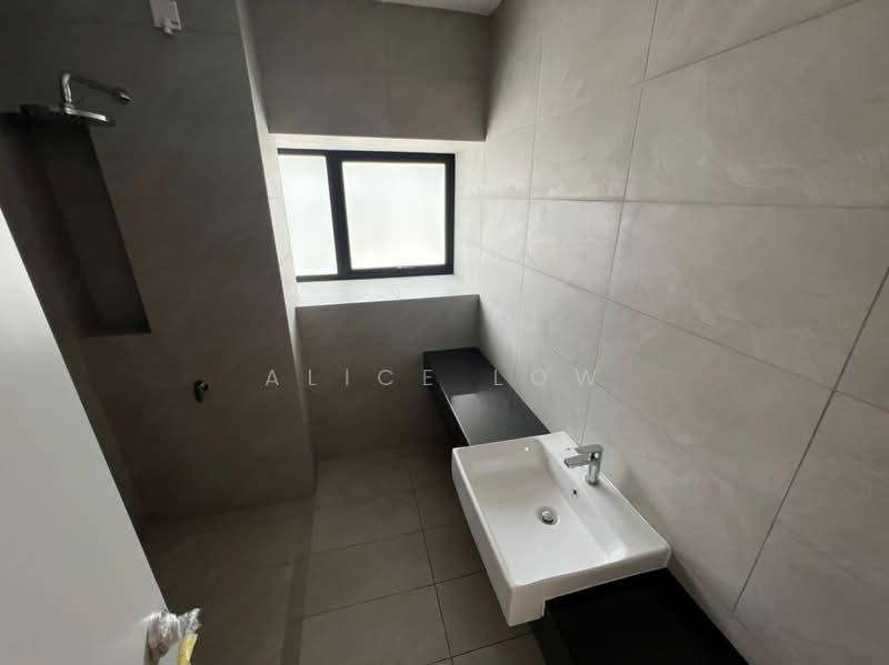 Semi-Detached House for Sale in Kota Emerald (Rawang) - Alice Low - Bathroom - PropertyGuru.com.my
