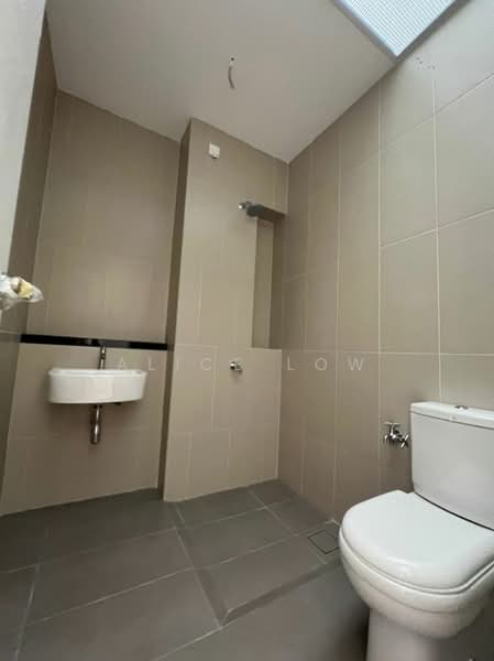 Semi-Detached House for Sale in Kota Emerald (Rawang) - Alice Low - Bathroom - PropertyGuru.com.my