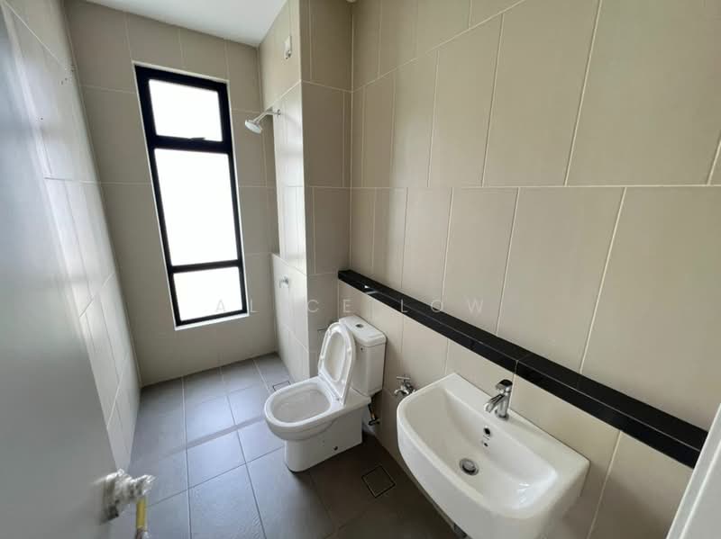 Semi-Detached House for Sale in Kota Emerald (Rawang) - Alice Low - Bathroom - PropertyGuru.com.my