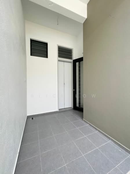 Semi-Detached House for Sale in Kota Emerald (Rawang) - Alice Low - Entrance - PropertyGuru.com.my