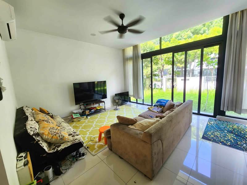 3-storey Terraced House for Sale in Taman Tasik Damai (Sungai Besi) - Suki Tan - Living Room - PropertyGuru.com.my