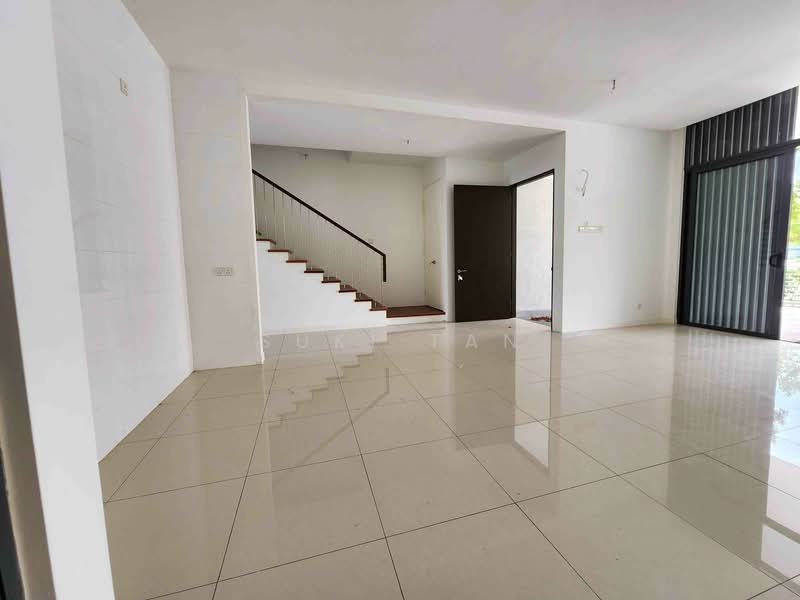3-storey Terraced House for Sale in Taman Tasik Damai (Sungai Besi) - Suki Tan - Living Room - PropertyGuru.com.my