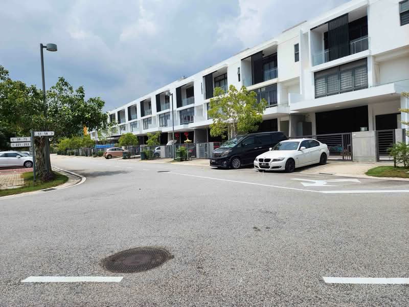 3-storey Terraced House for Sale in Taman Tasik Damai (Sungai Besi) - Suki Tan - Exterior - PropertyGuru.com.my
