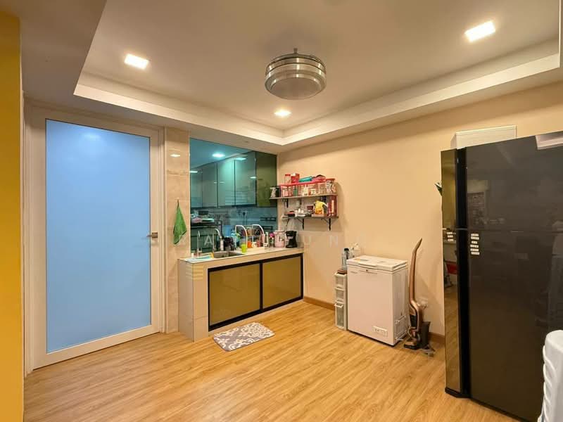Rumah Teres 2 Tingkat untuk Dijual di Taman Mount Austin (Tebrau) - Ray Tung - Kitchen - PropertyGuru.com.my