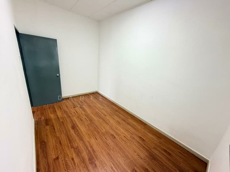 Shop for Sale in Taman Ehsan Jaya (Ulu Tiram) - Daniel Yong - Interior - PropertyGuru.com.my