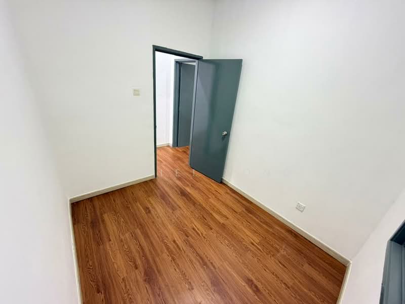 Shop for Sale in Taman Ehsan Jaya (Ulu Tiram) - Daniel Yong - Interior - PropertyGuru.com.my
