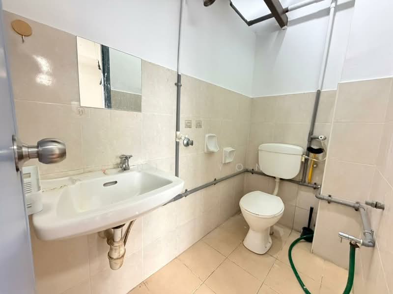 Shop for Sale in Taman Ehsan Jaya (Ulu Tiram) - Daniel Yong - Bathroom - PropertyGuru.com.my