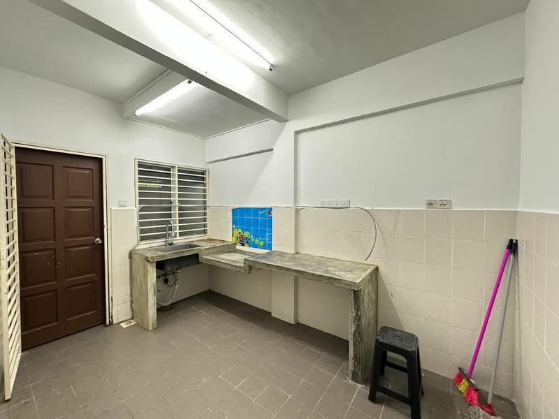 Rumah Teres 2 Tingkat untuk Dijual di Taman Rawang Tin (Rawang) - Alice Low - Kitchen - PropertyGuru.com.my