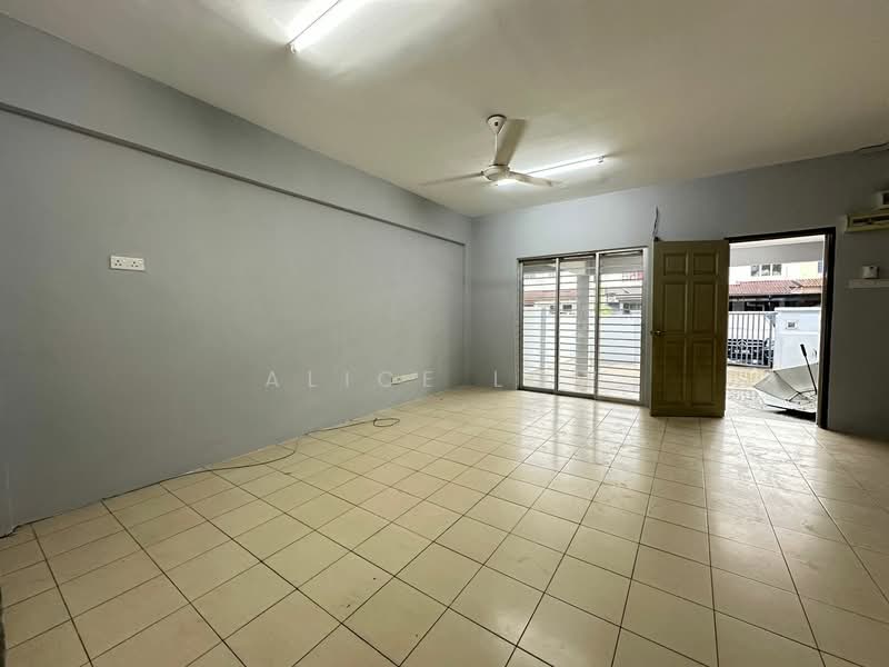 Rumah Teres 2 Tingkat untuk Dijual di Taman Rawang Tin (Rawang) - Alice Low - Living Room - PropertyGuru.com.my