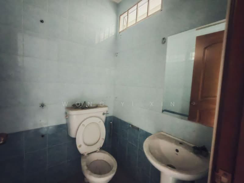 Rumah Banglo untuk Dijual di Kampung Mohd Amin (Johor Bahru) - Wong Yi Xin - Bathroom - PropertyGuru.com.my