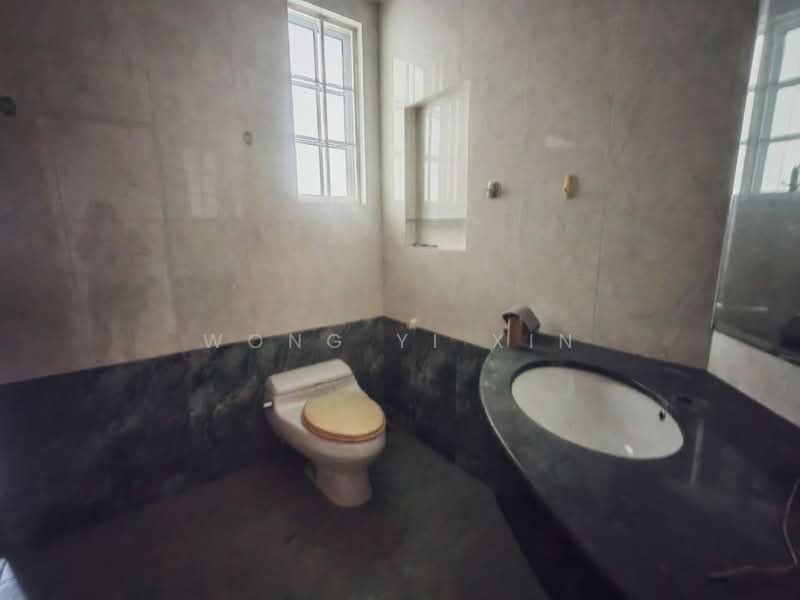 Rumah Banglo untuk Dijual di Kampung Mohd Amin (Johor Bahru) - Wong Yi Xin - Bathroom - PropertyGuru.com.my