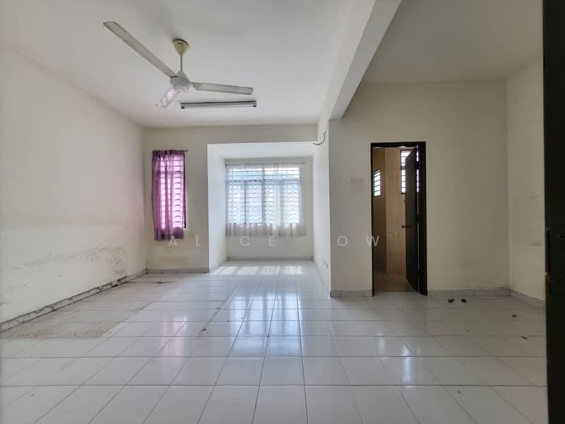 2-storey Terraced House for Sale in Kota Emerald (Rawang) - Alice Low - Living Room - PropertyGuru.com.my