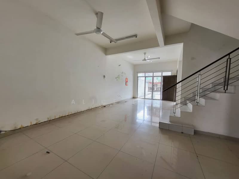 2-storey Terraced House for Sale in Kota Emerald (Rawang) - Alice Low - Living Room - PropertyGuru.com.my