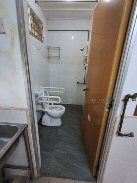 2-storey Terraced House for Sale in Taman Megah (Petaling Jaya) - LiFong Low - Toilet @ ground floor - PropertyGuru.com.my