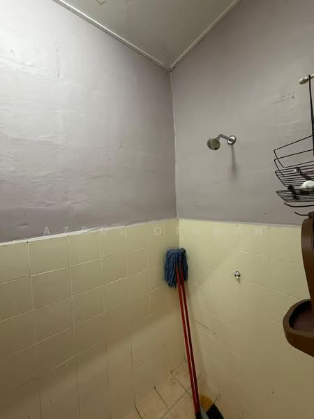1-storey Terraced House for Sale in Taman Pinggiran Senawang (Sungai Gadut) - Azrul Othman - Bathroom - PropertyGuru.com.my