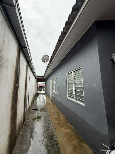 1-storey Terraced House for Sale in Taman Pinggiran Senawang (Sungai Gadut) - Azrul Othman - Exterior - PropertyGuru.com.my