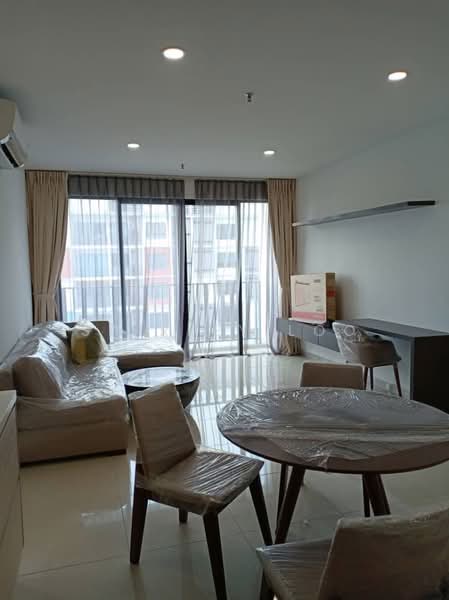 Servis Apartment untuk Disewa di i-Suite @ i-City - Shirley Loo - Living Room - PropertyGuru.com.my