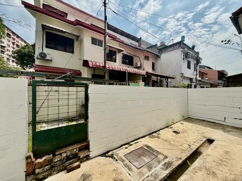 2-storey Terraced House for Sale in Taman Desaria (Petaling Jaya) - Azli Ibrahim - Exterior - PropertyGuru.com.my