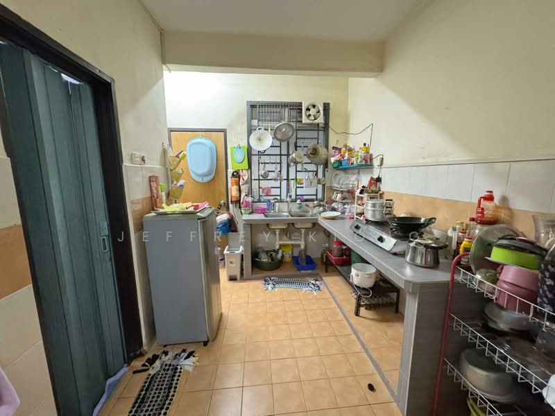 2-storey Terraced House for Sale in Taman Bestari Indah (Ulu Tiram) - Jeffrey Kiong - Kitchen - PropertyGuru.com.my