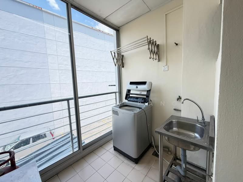 Rumah Bandar untuk Dijual di Kampung Sungai Kayu Ara (Petaling Jaya) - Andrew Pang - Balcony - PropertyGuru.com.my