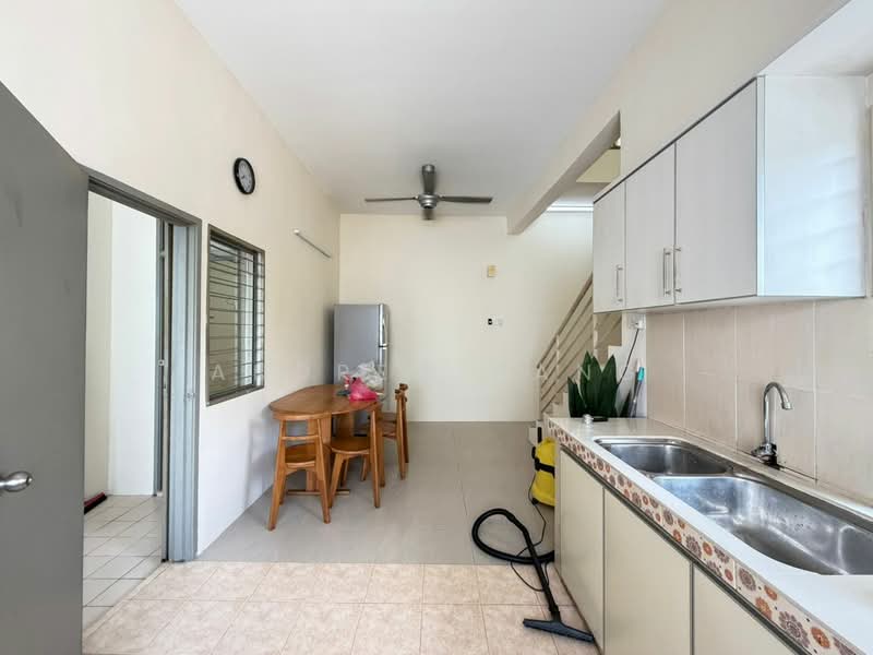 Rumah Bandar untuk Dijual di Kampung Sungai Kayu Ara (Petaling Jaya) - Andrew Pang - Kitchen - PropertyGuru.com.my