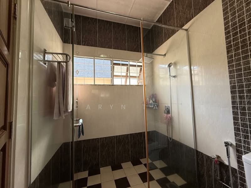 Rumah Berkembar untuk Dijual di Jalan Ipoh (Kuala Lumpur) - Caryn Tan - Bathroom - PropertyGuru.com.my