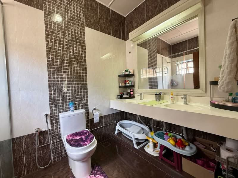 Rumah Berkembar untuk Dijual di Jalan Ipoh (Kuala Lumpur) - Caryn Tan - Bathroom - PropertyGuru.com.my