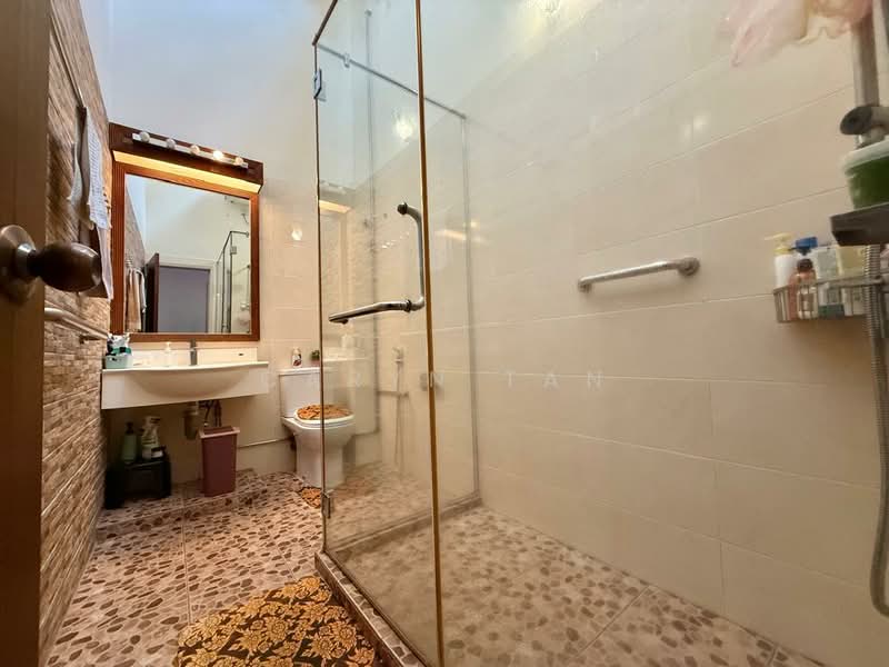 Rumah Berkembar untuk Dijual di Jalan Ipoh (Kuala Lumpur) - Caryn Tan - Bathroom - PropertyGuru.com.my