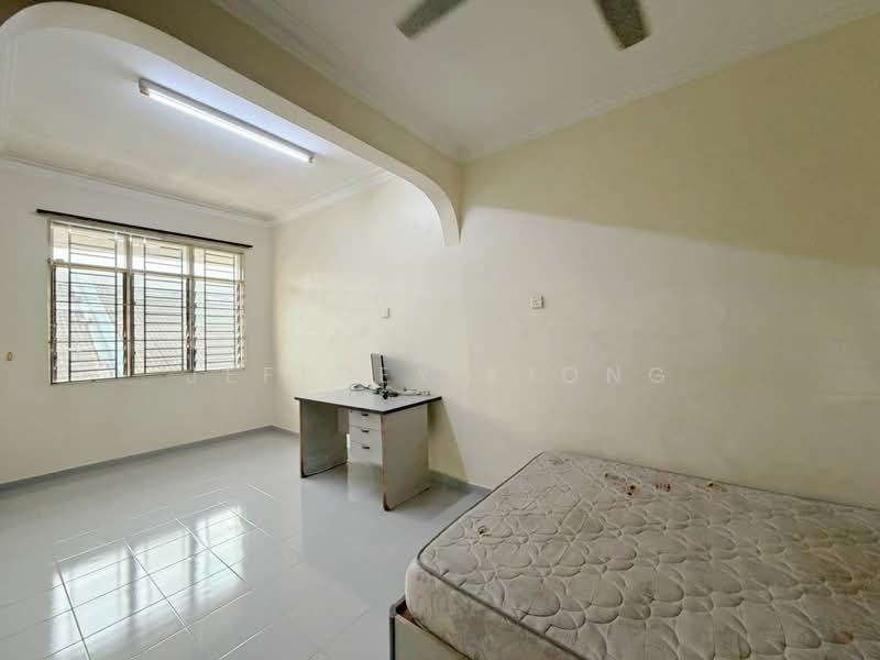 Rumah Teres 1.5 Tingkat untuk Dijual di Taman Bukit Jaya (Ulu Tiram) - Jeffrey Kiong - Bedroom - PropertyGuru.com.my