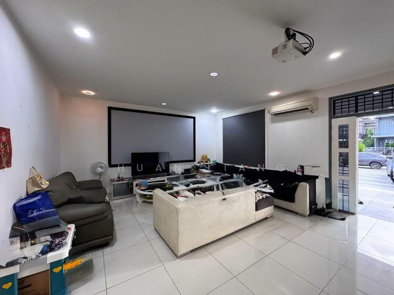 Rumah Teres 2 Tingkat untuk Dijual di Setia Tropika (Johor Bahru) - Chuan Liang - Living Room - PropertyGuru.com.my