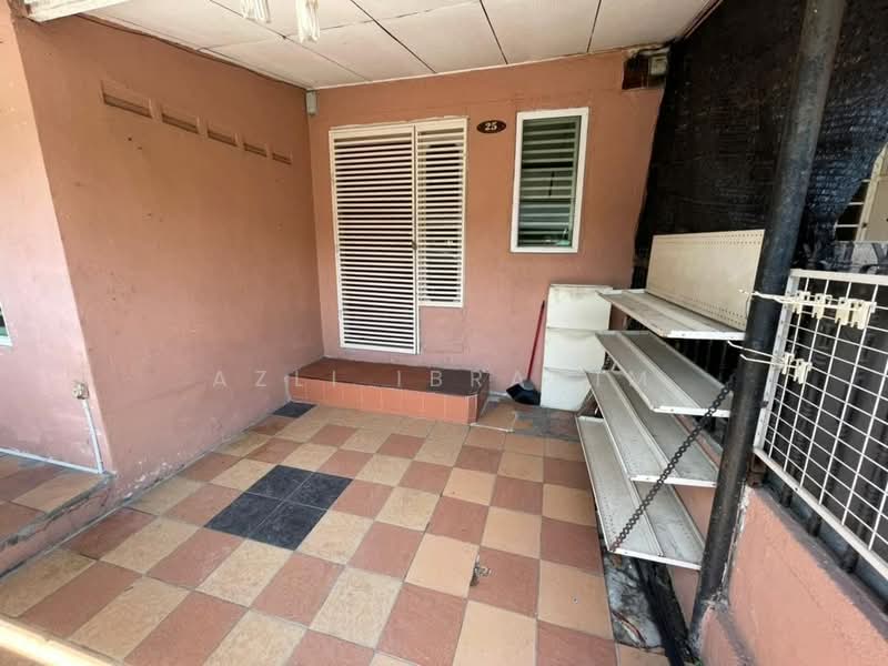 1-storey Terraced House for Sale in Taman Salak Selatan (Salak South) - Azli Ibrahim - Exterior - PropertyGuru.com.my