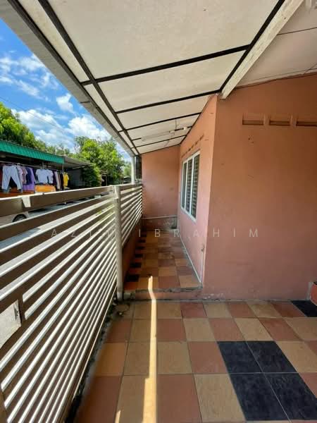 1-storey Terraced House for Sale in Taman Salak Selatan (Salak South) - Azli Ibrahim - Exterior - PropertyGuru.com.my