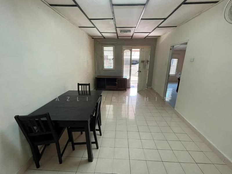 1-storey Terraced House for Sale in Taman Salak Selatan (Salak South) - Azli Ibrahim - Dining Room - PropertyGuru.com.my