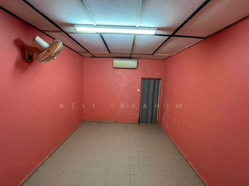 1-storey Terraced House for Sale in Taman Salak Selatan (Salak South) - Azli Ibrahim - Interior - PropertyGuru.com.my
