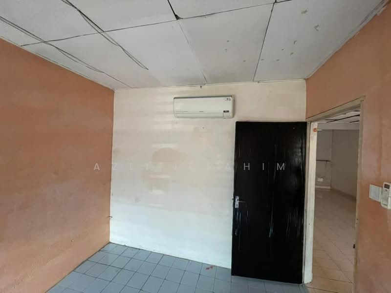 1-storey Terraced House for Sale in Taman Salak Selatan (Salak South) - Azli Ibrahim - Interior - PropertyGuru.com.my
